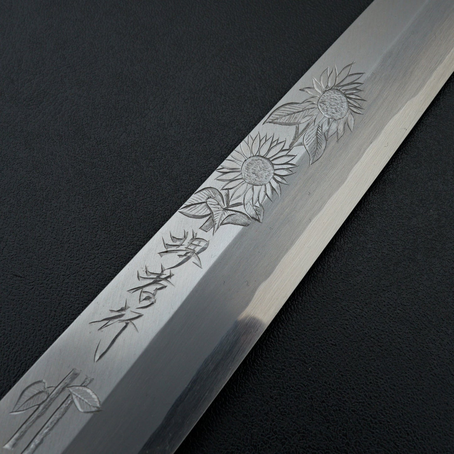 Sakai Takayuki Michiko Kubota Engraved "Sunflower" Byakko Kiritsuke 300mm