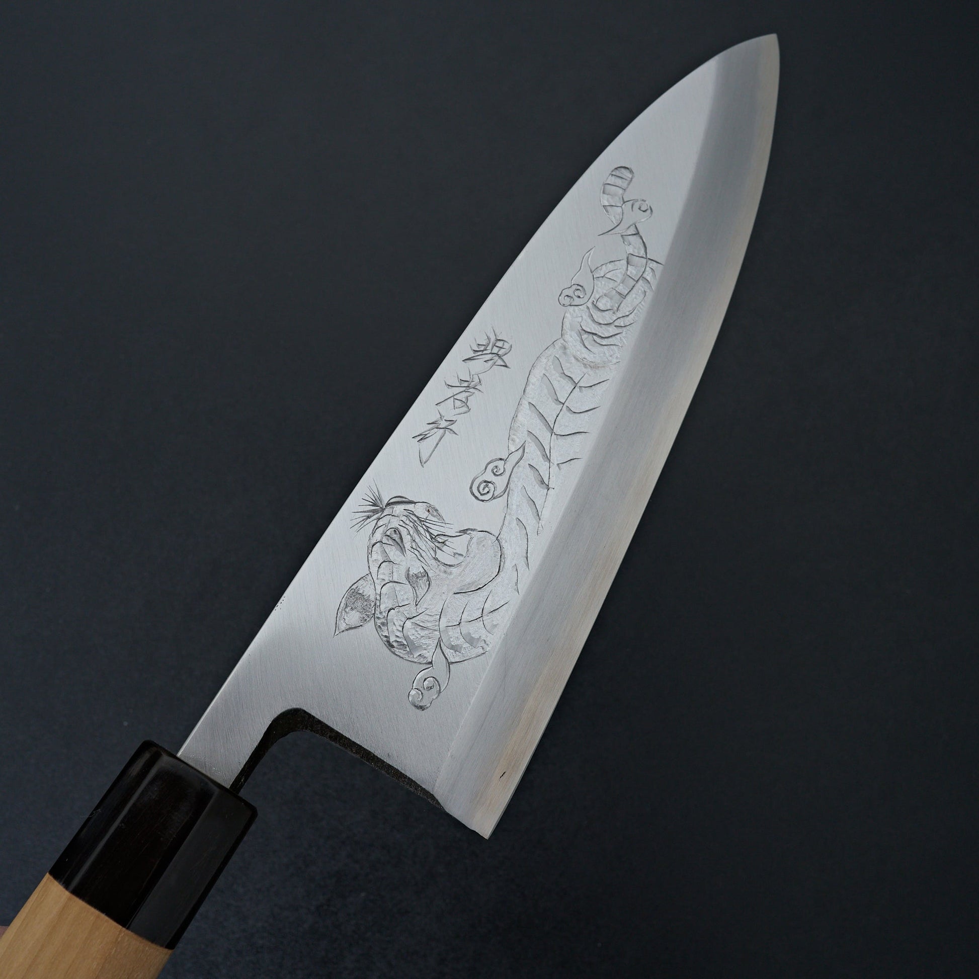 Sakai Takayuki Michiko Kubota Engraved "Tiger" Kasumitogi Deba 225mm